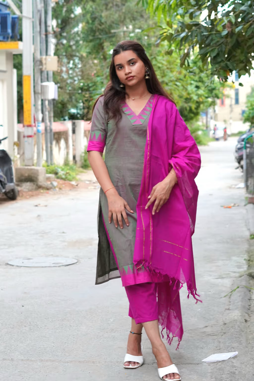 Grey and Pink Mangalagiri handloom dupatta setCode: HOSMD 132