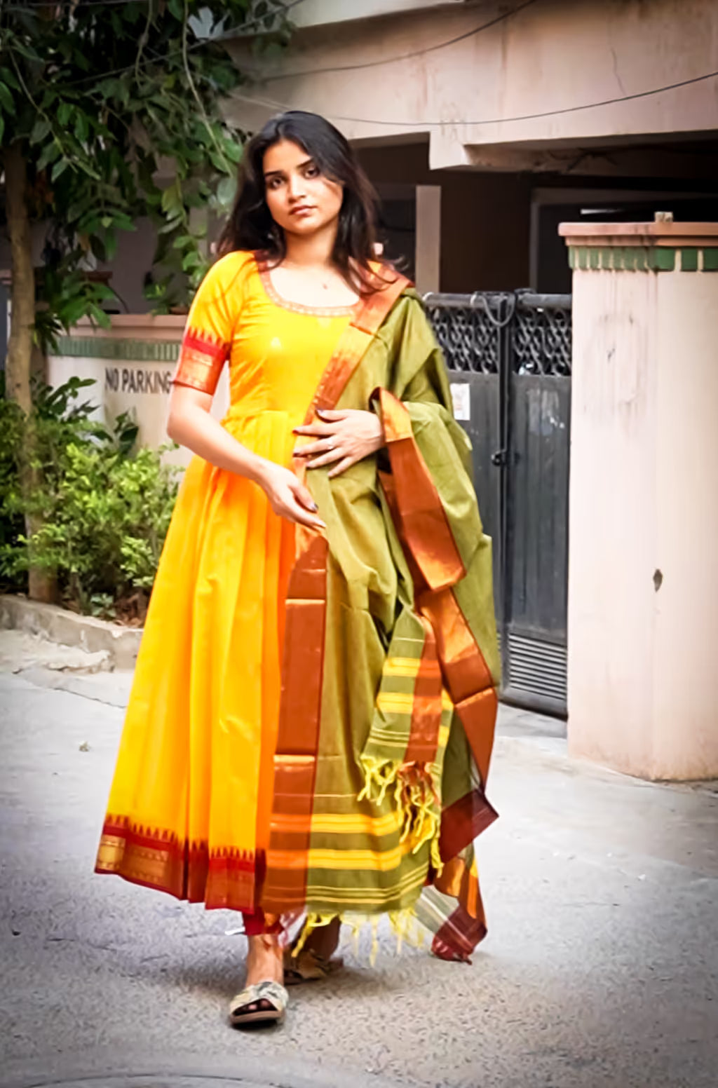Handloom Anarkali with Narayanpet Dupatta CODE: HOSNO 121