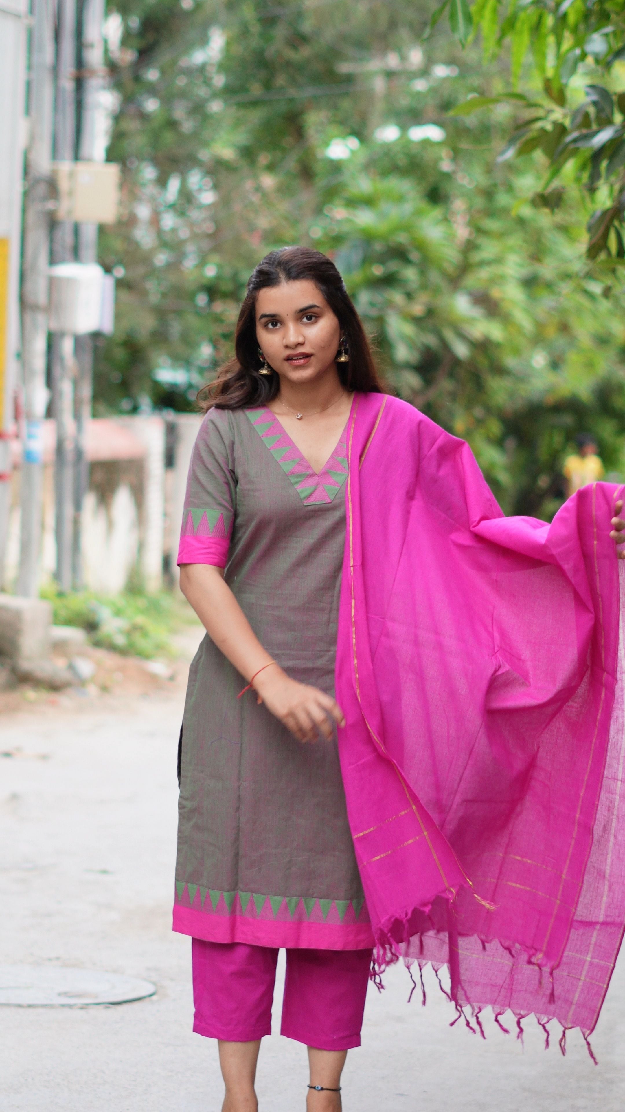 Grey and Pink Mangalagiri handloom dupatta setCode: HOSMD 132